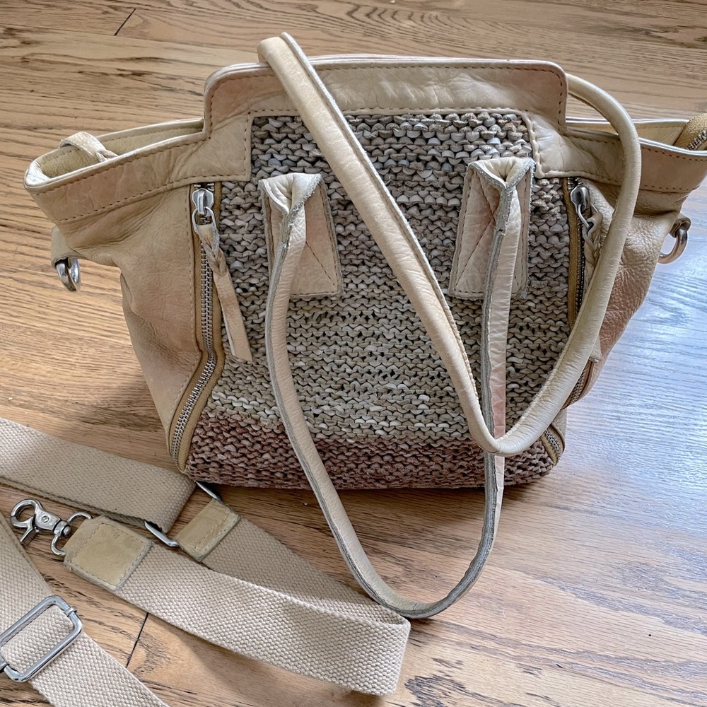 FREE PEOPLE TOTE Bag. Creamy Beige All-Season, Great Condition.